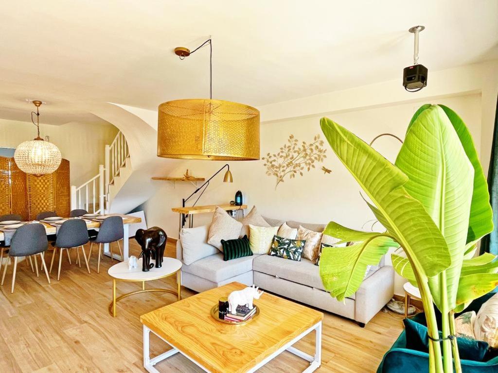 Cheerful Townhouse Center Sitges 5 Bedrooms Pool And Terrace Exterior photo